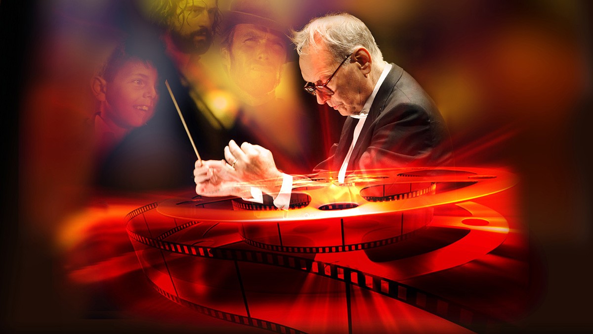La obra morricone y 100 años de cine se representa en una imagen de un director de orquesta en activo adornado con actores de diferntes películas