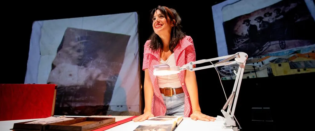 Escena mujeres que cantan