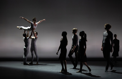 Bailarines en una escena de la obra