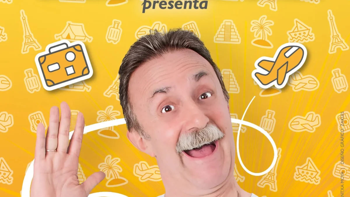 Imagen del actor Santi Rodriguez, sonriendo y saludando. De fondo iconos de viajes